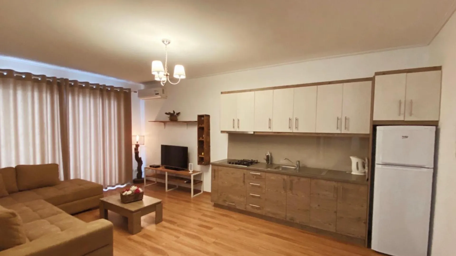 Aquamarine Apartments Саранда