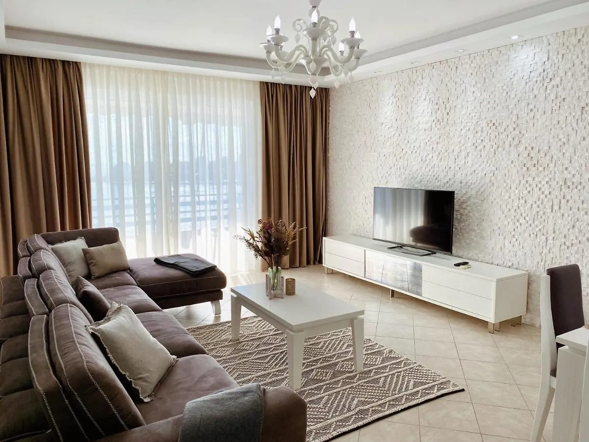 Aquamarine Apartments Sarandë